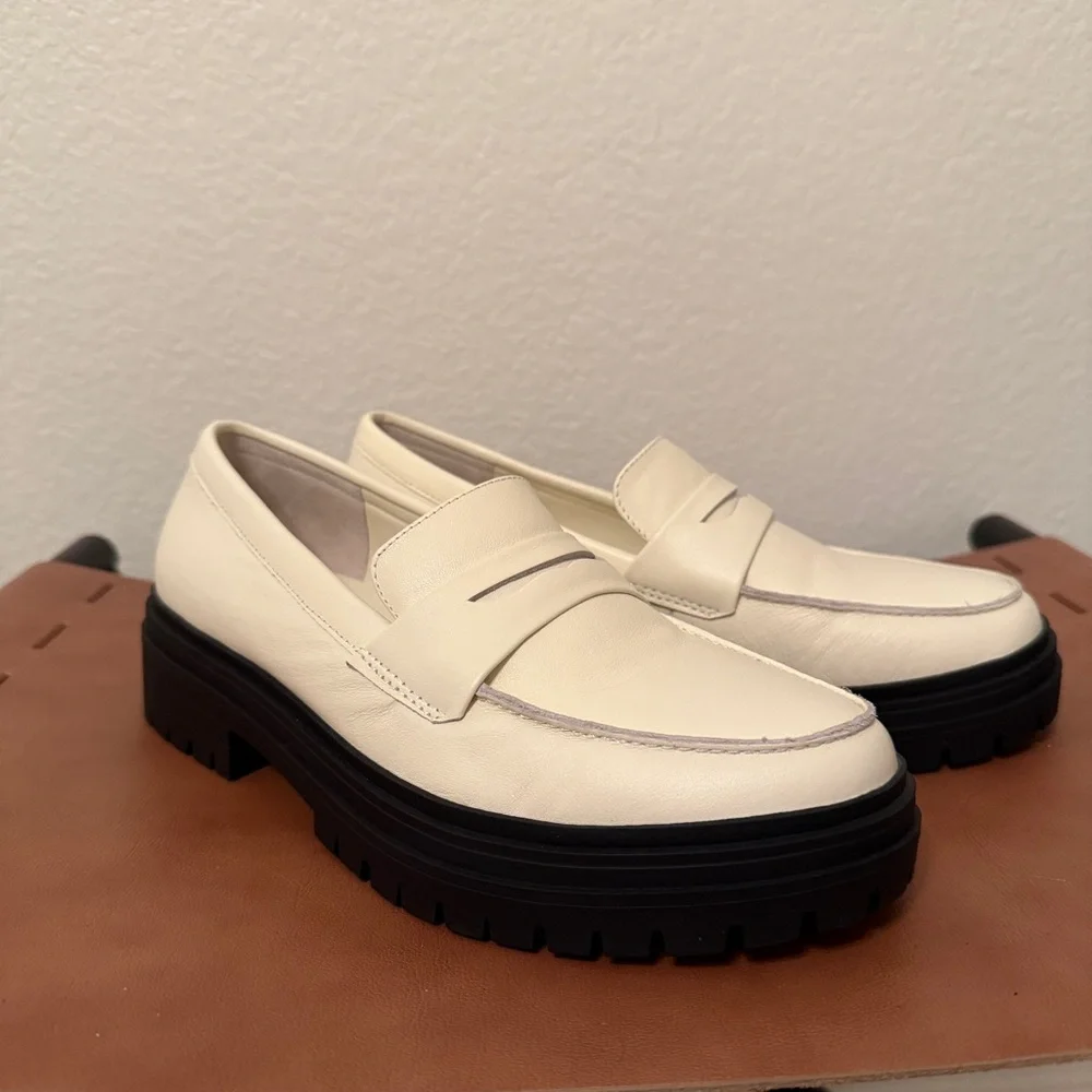 Quince| EUC Women’s Size 7 Cream Loafers with Black Soles - Picture 5 of 14